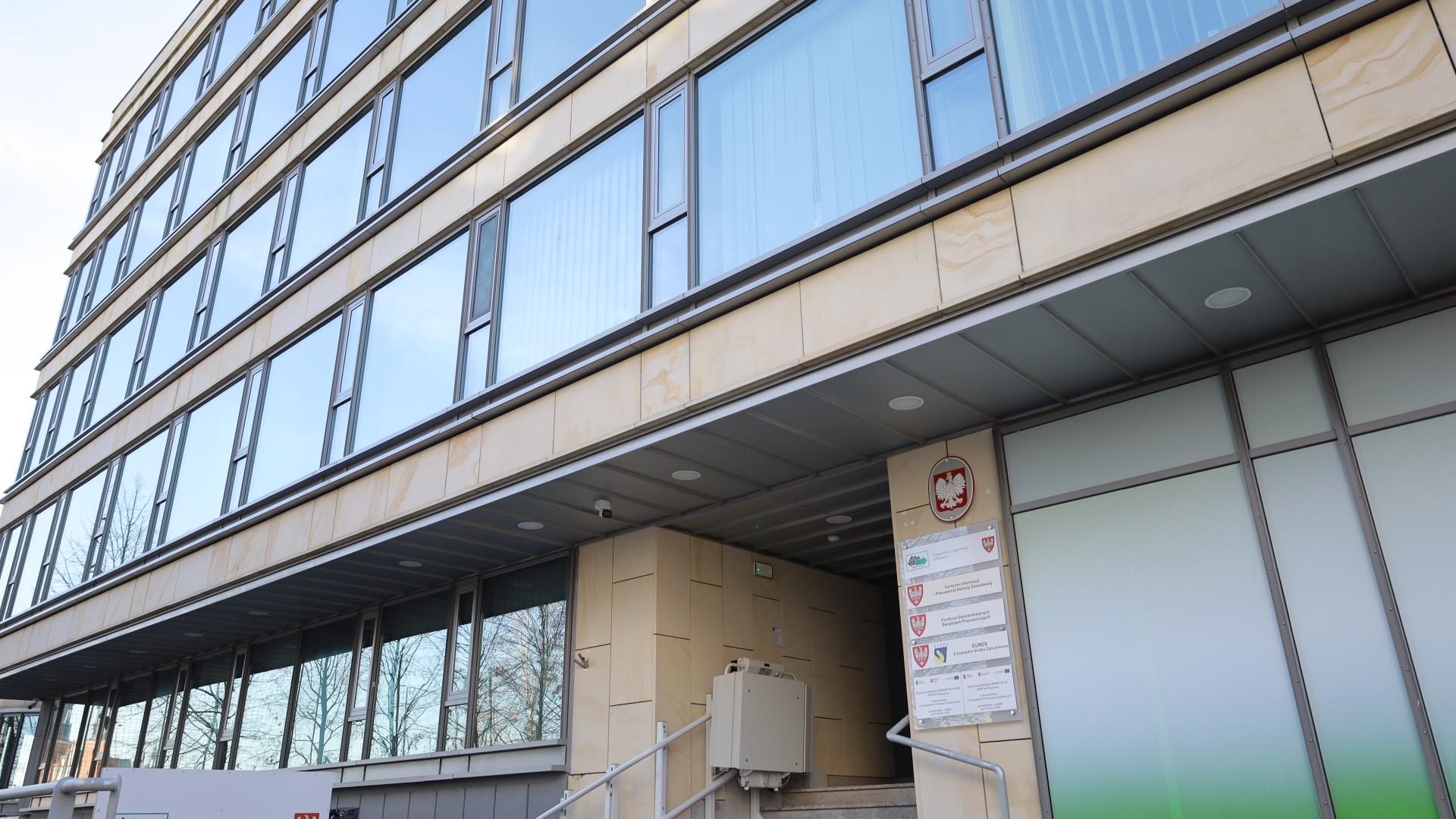 wejście do biurowca